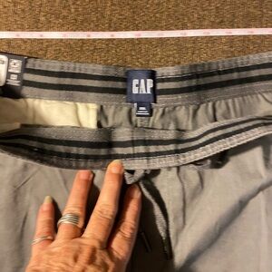NWT GAP Men's Pull-On Shorts in a light gray or stone gray size XX-LG